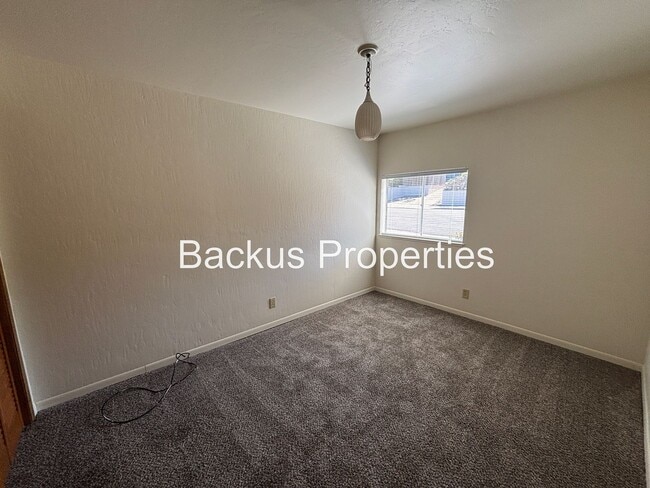 Building Photo - Great three bedroom unit in Monterey