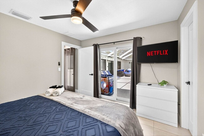 Building Photo - 318 S Burlingame Ave