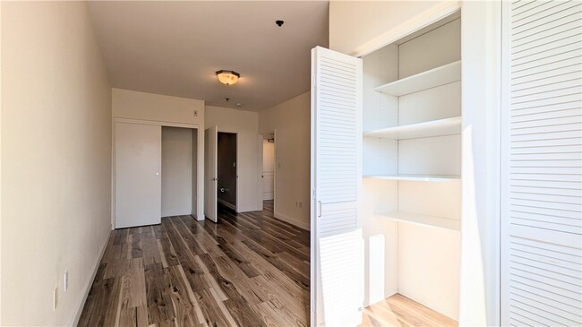 Building Photo - 580 W Main St