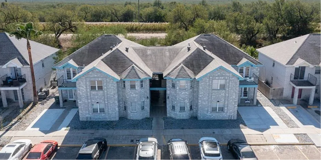 Building Photo - 1802 Oasis Dr