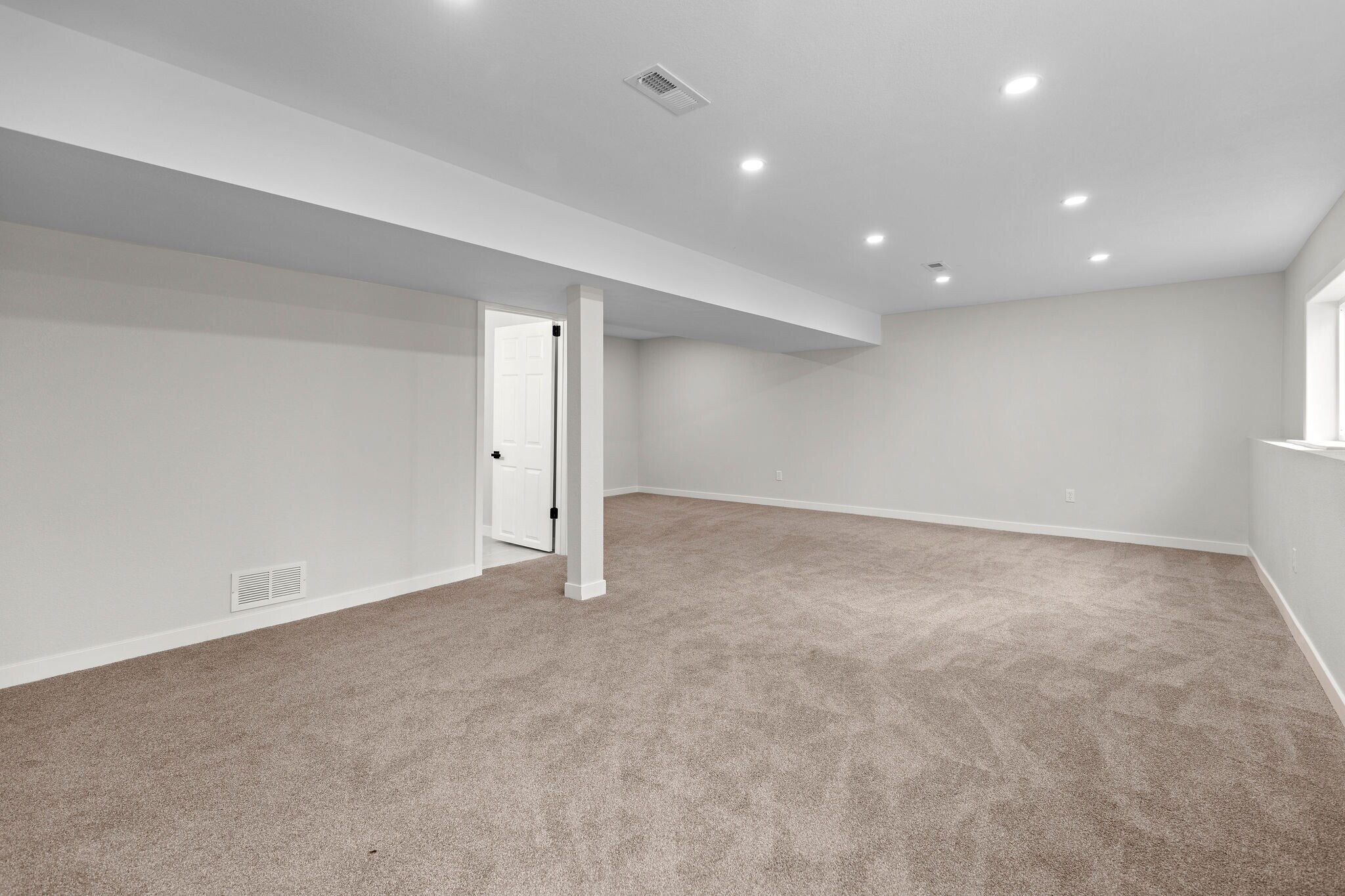 Building Photo - 140 Judson St