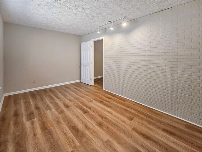 Building Photo - 7080 Greenbower Ln
