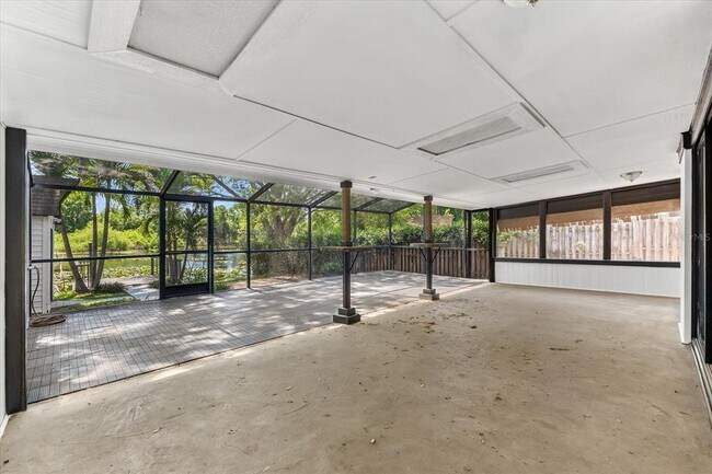 Building Photo - 2257 Lake Dr