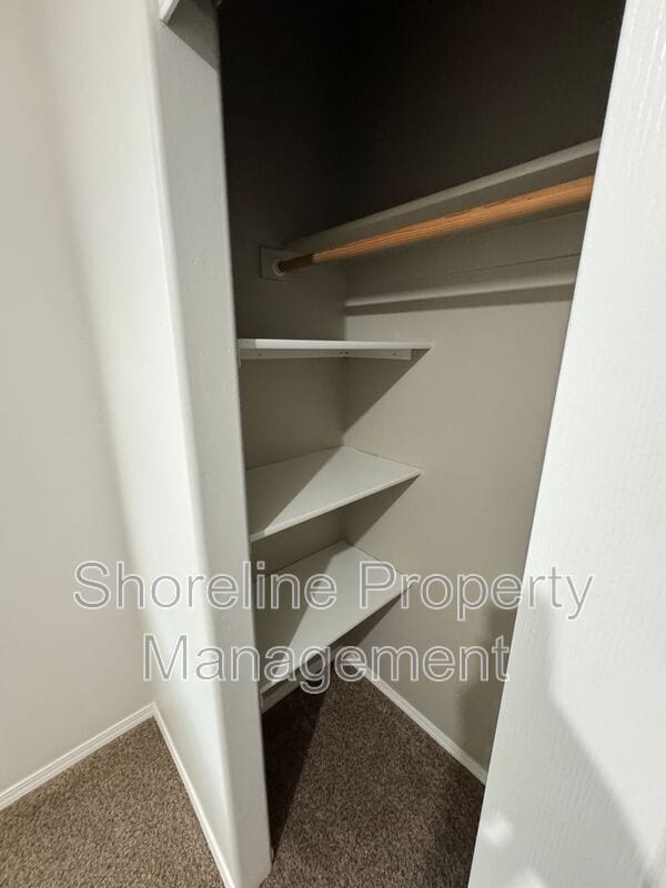 Building Photo - 511 Diamond Lake St