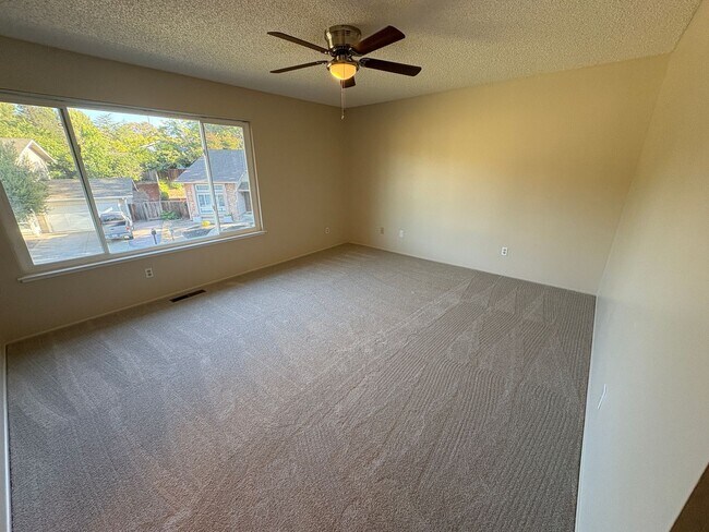 Building Photo - 1100 Limeridge Dr
