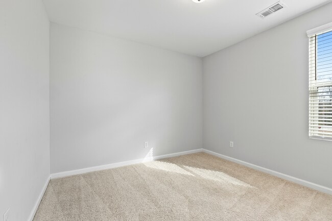 Building Photo - 127 Raiden Cir