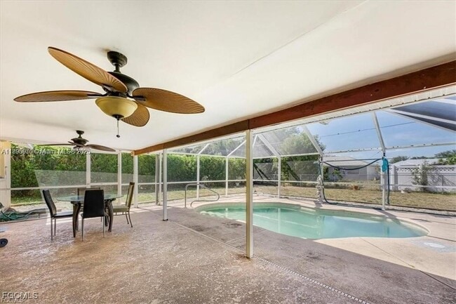 Building Photo - 915 SE 20th St