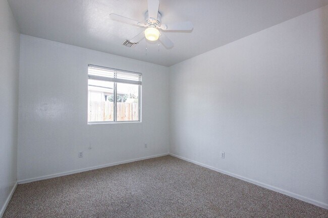 Building Photo - Three Bedroom Prescott Valley Duplex - APPLICATION PENDING