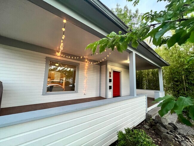 Large front porch - 322 E 16th Ave