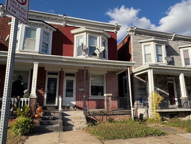 Building Photo - 3 Bedroom Single Family Home in Harrisburg!