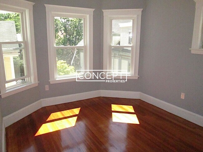 Building Photo - 55A Bristol Rd. Unit 1B