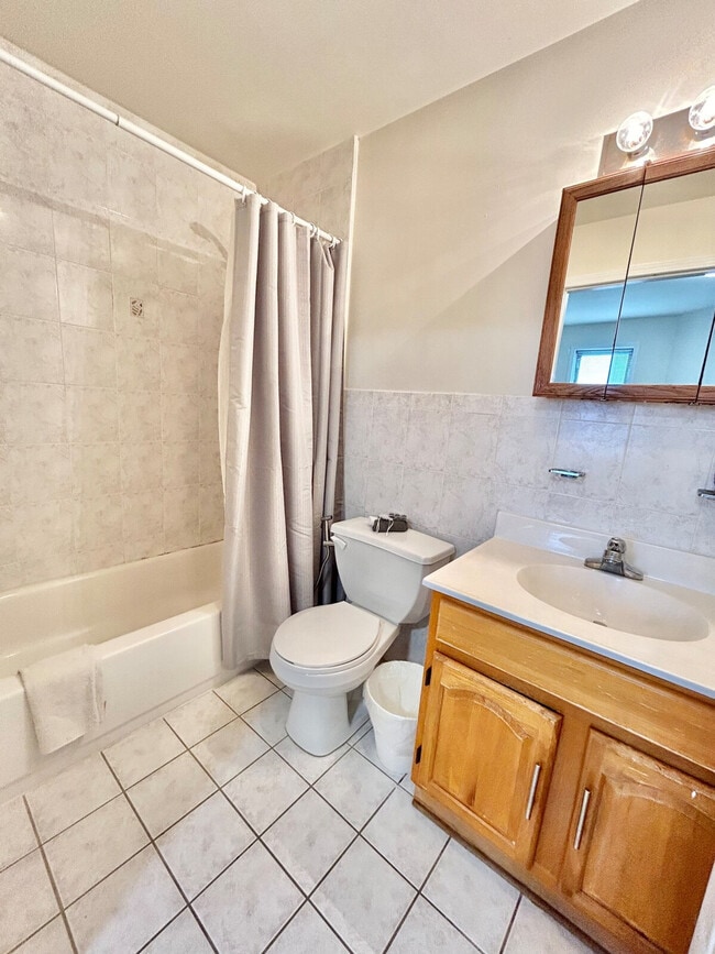 Building Photo - 416 Madison St