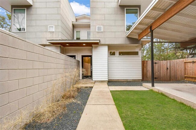 Building Photo - 2503 S 6th St