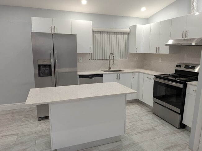 Building Photo - 2239 Polk St