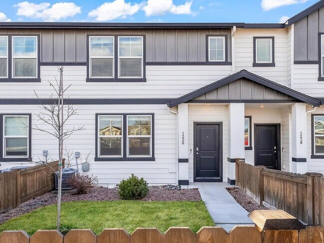 Building Photo - 1226 NW Upas Pl