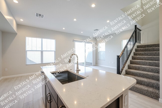 Building Photo - Desirable Community of Arabella