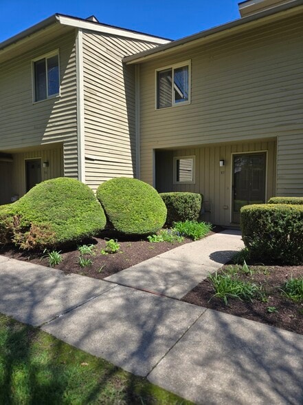 Primary Photo - 33 4th Ave