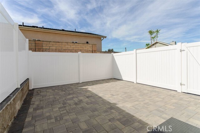 Building Photo - 10421 Pinyon Ave