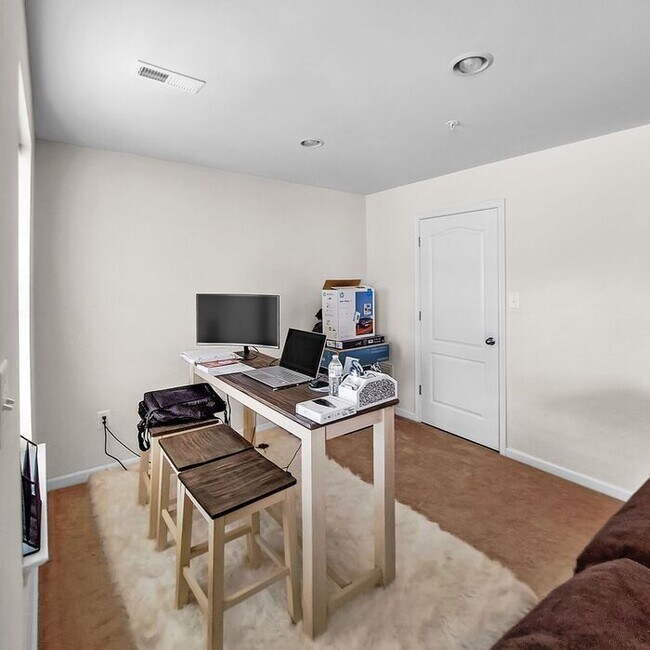 Building Photo - Stately End Unit 3-Level Townhome, 3 Bedro...