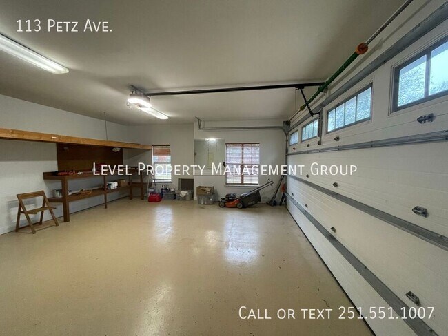 Building Photo - 113 Petz Ave