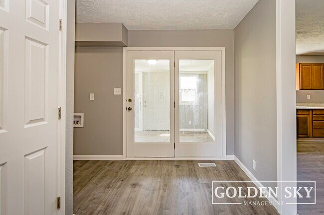 Building Photo - 1700 N Manring Ave