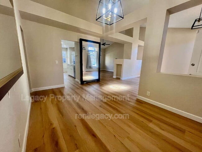 Building Photo - 413 Donaldson Ct