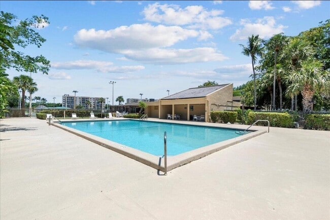 Building Photo - 2786 Tennis Club Dr