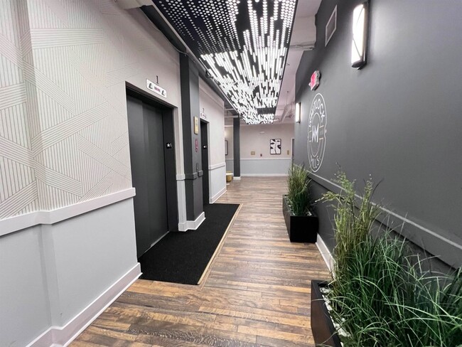 Building Photo - 160 Lafayette St