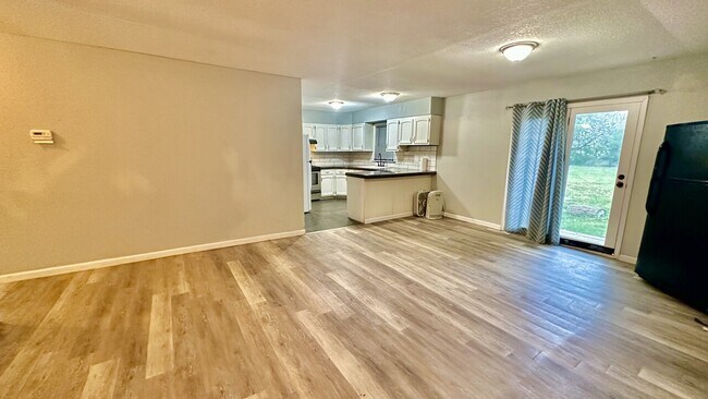 Building Photo - 11020 E Belaire