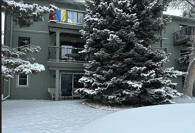 2nd level balcony with table - 1273 Yellowstone Ave