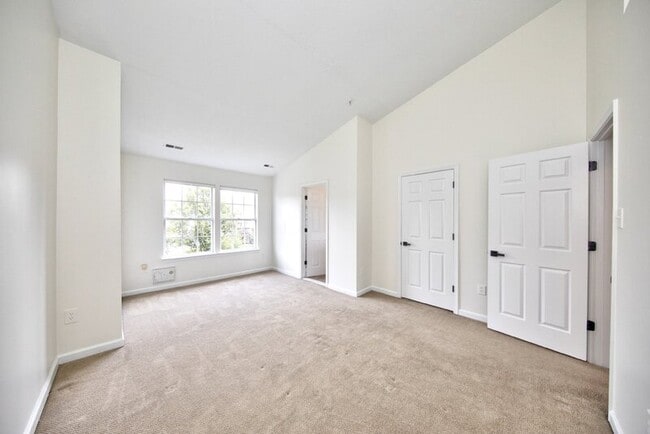 Building Photo - 130 Spencer Cir