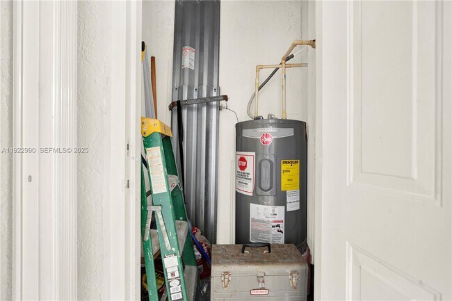 Building Photo - 2239 SE 23rd Ave