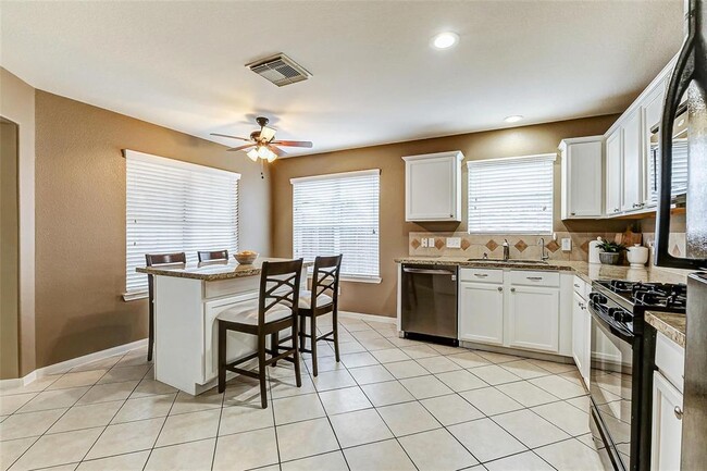 Building Photo - 6303 Applewood Forest Dr