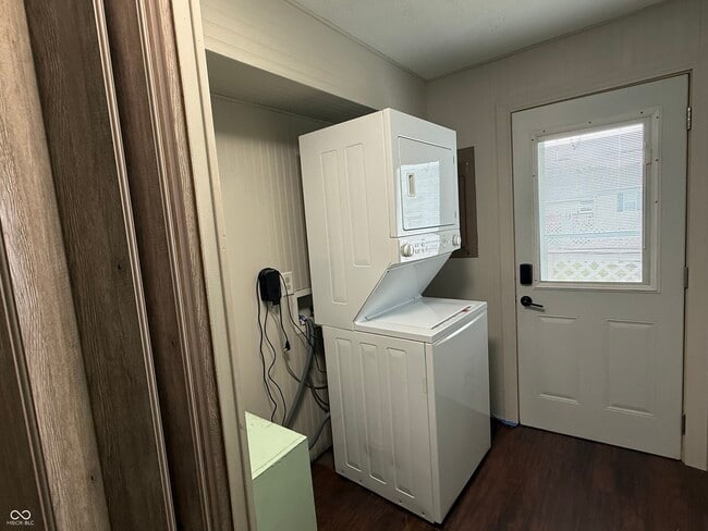 Building Photo - 1216 N Cherry St