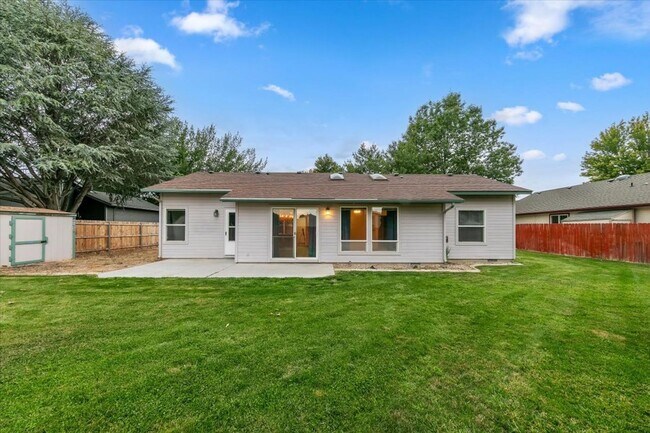 Building Photo - 2490 N Victor Way