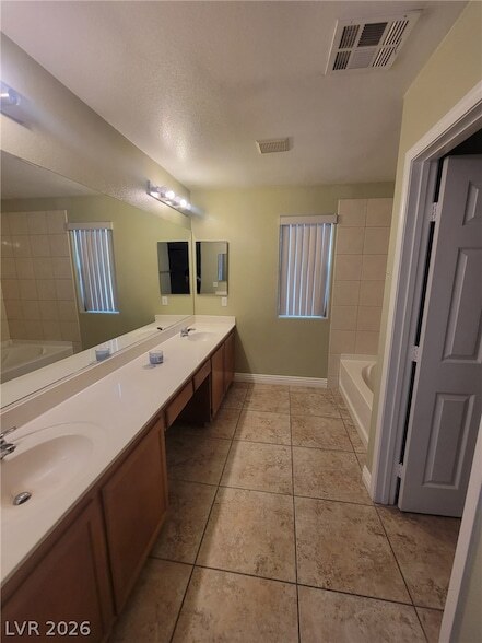 Building Photo - 9577 Villa Adastra Ave