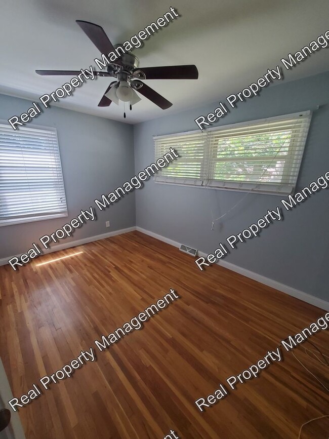 Building Photo - 125 Crestview Ln