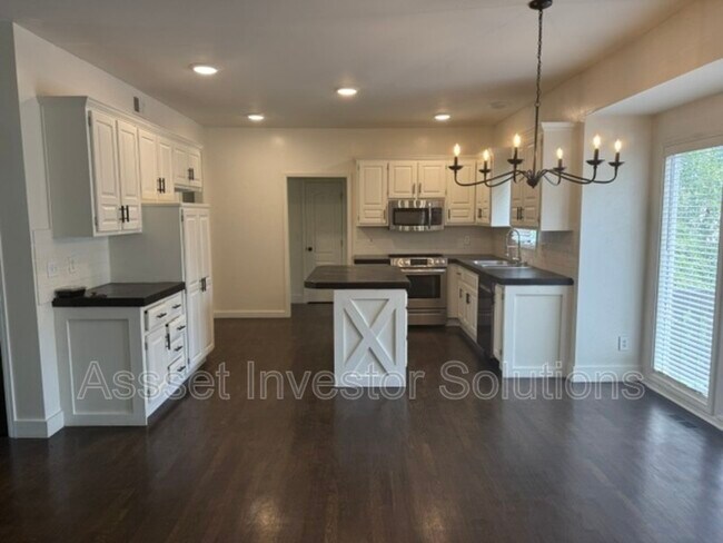 Building Photo - 8004 W 144th Pl