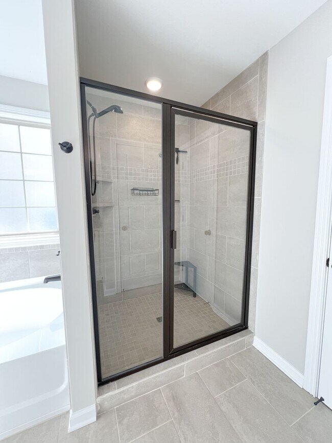 Building Photo - Move-In Specials Available! Must See-Stunn...