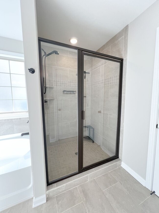 Building Photo - Must See-Stunning 5-Bedroom Home in 37043!!