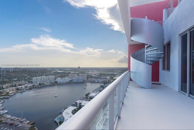 Building Photo - 2602 E Hallandale Beach Blvd