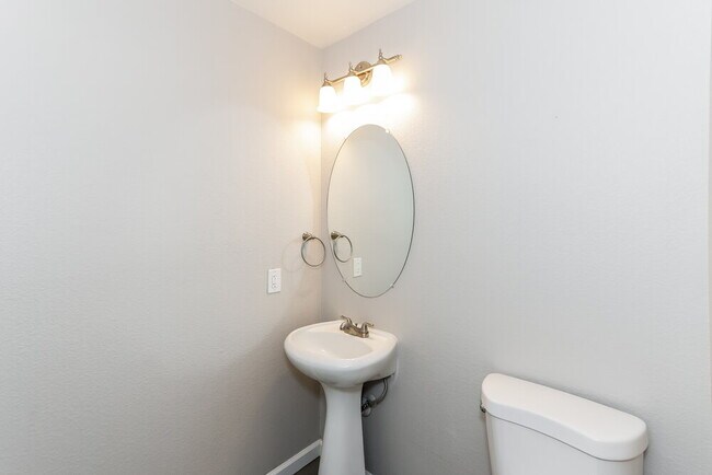 Building Photo - 151 Desert Pond Ave