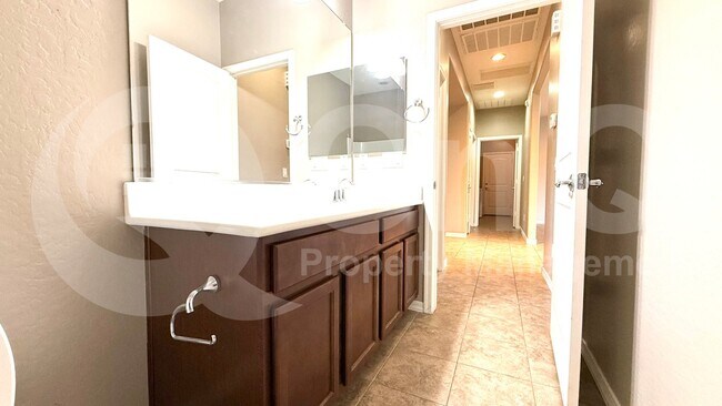 Building Photo - 987 W Deoni Trail