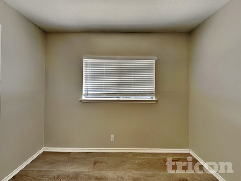 Building Photo - 10218 Basin Field Dr