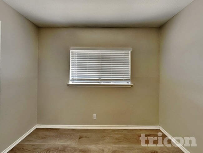 Building Photo - 10218 Basin Field Dr