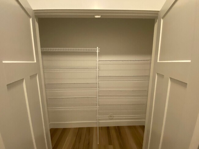 Building Photo - Lakefront at Vineyard Town Center Condo