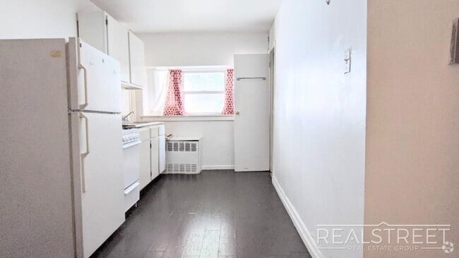 Building Photo - 517 3rd Ave