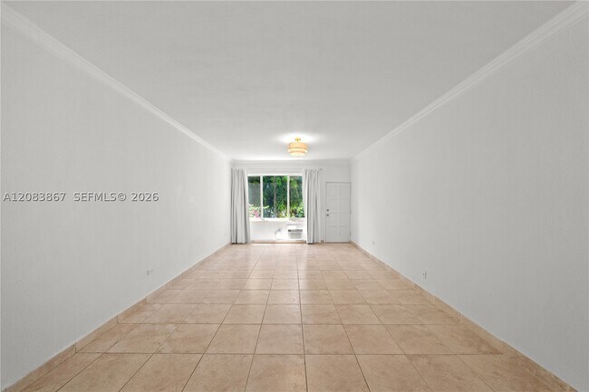 Building Photo - 4720 Pine Tree Dr