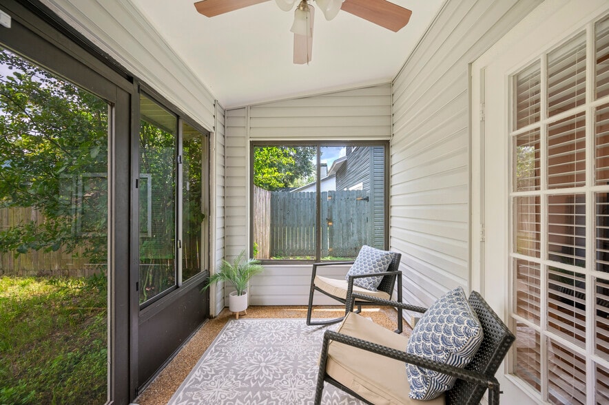Glass outdoor porch - 3568 Raintree Ln