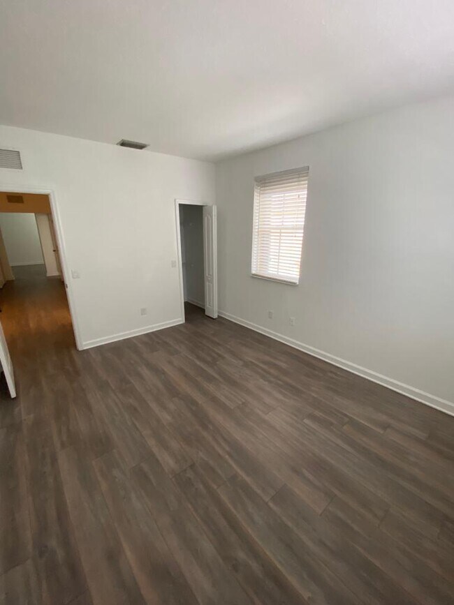 Building Photo - 2208 Shoma Dr